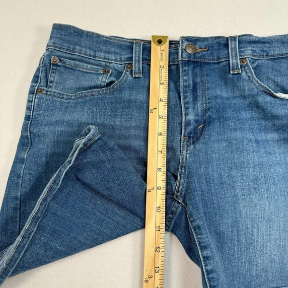Levis Denim Jean Shorts 6 Inch Rise Womens Size 30 Medium Wash - Picture 8 of 11